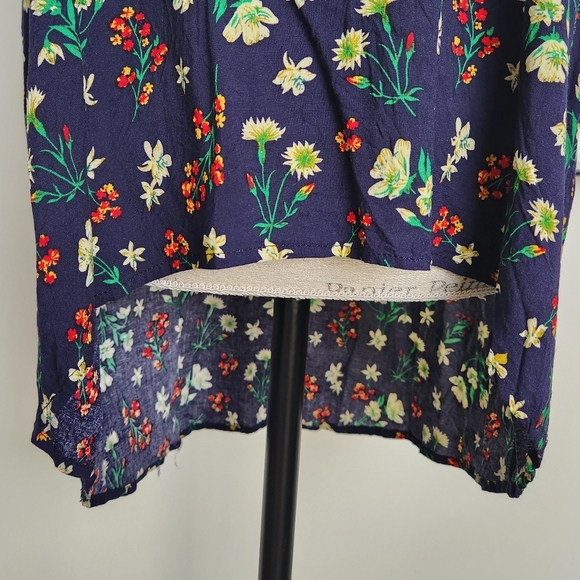 Handsewn Floral Sleeveless Blouse - Picture 3 of 7